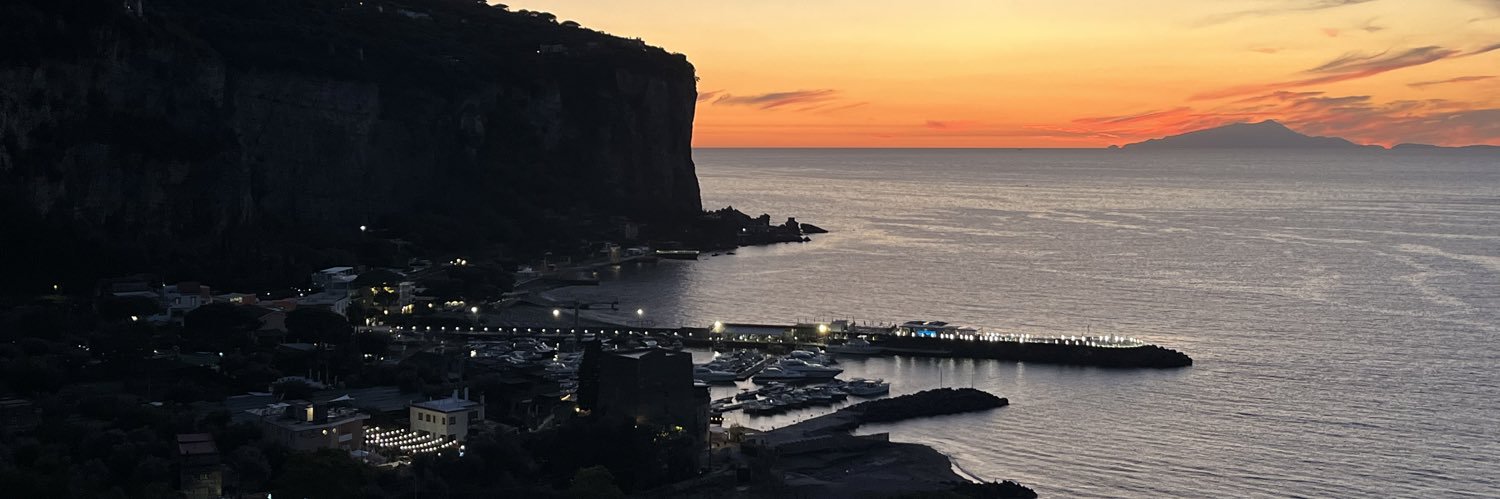 Esther 🍃🍂 banner