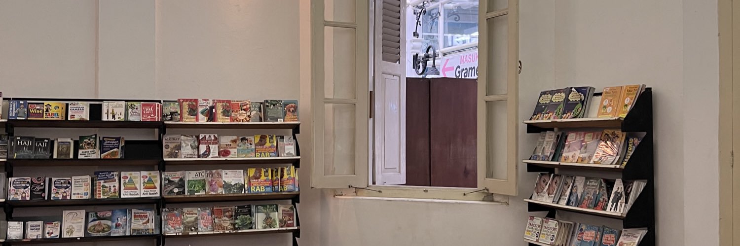 strawberiys's profile banner image