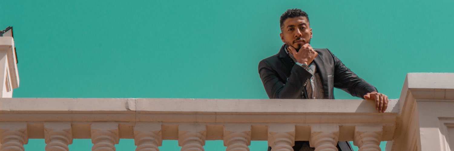 MomenB's profile banner image