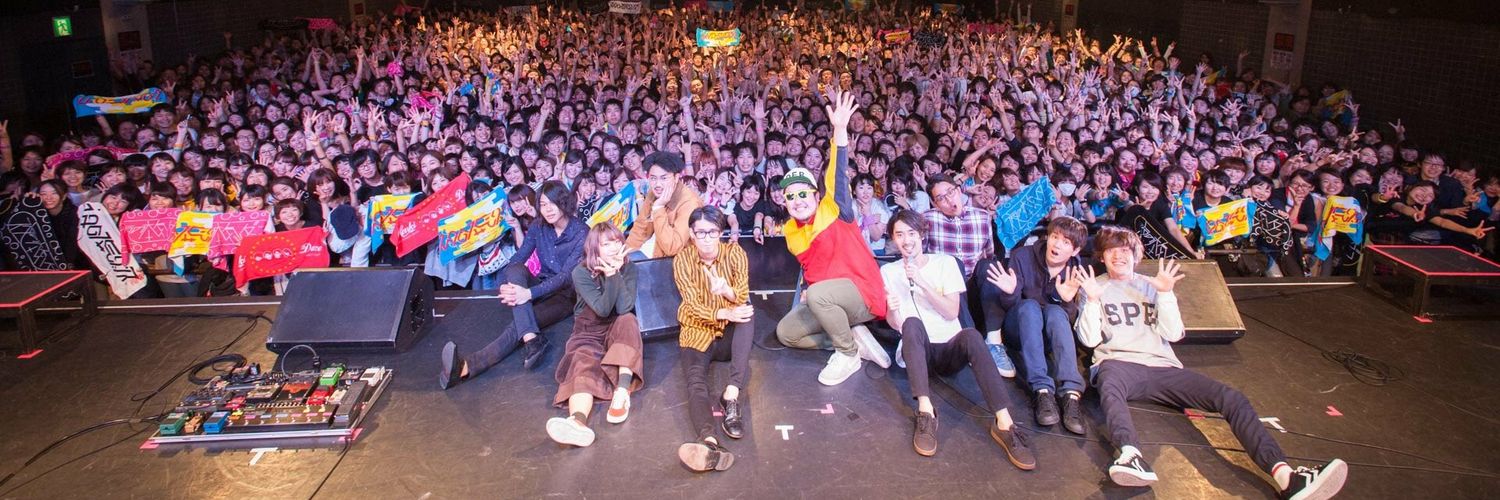 waunit's profile banner image