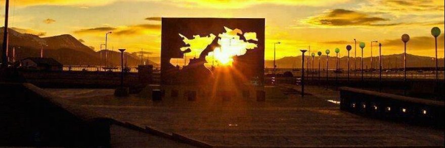 Chuck🚀🌞🇦🇷 banner