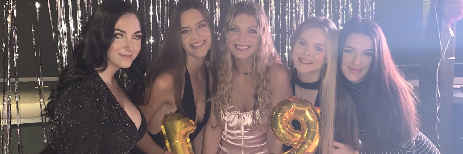 bella_adams_'s profile banner image
