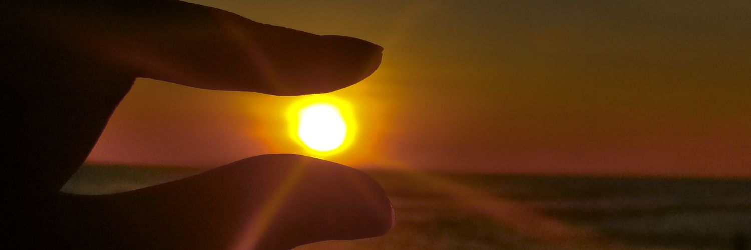 aveechena's profile banner image