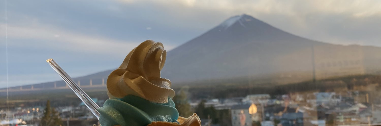 piatekju's profile banner image