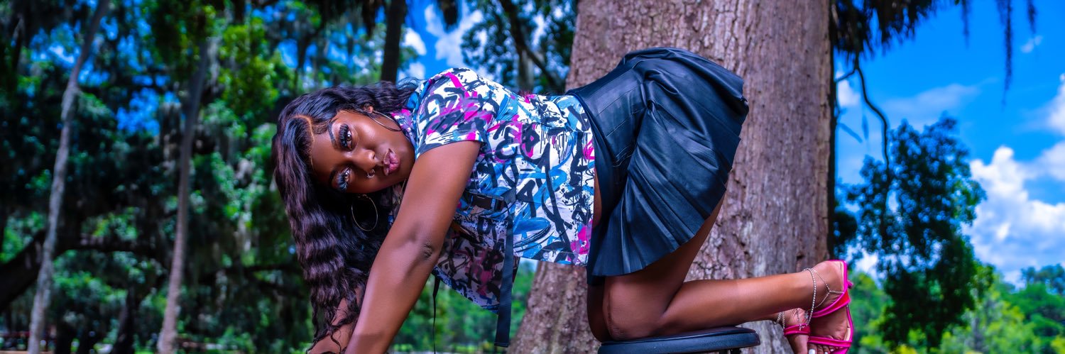 _prettybrowniee's profile banner image