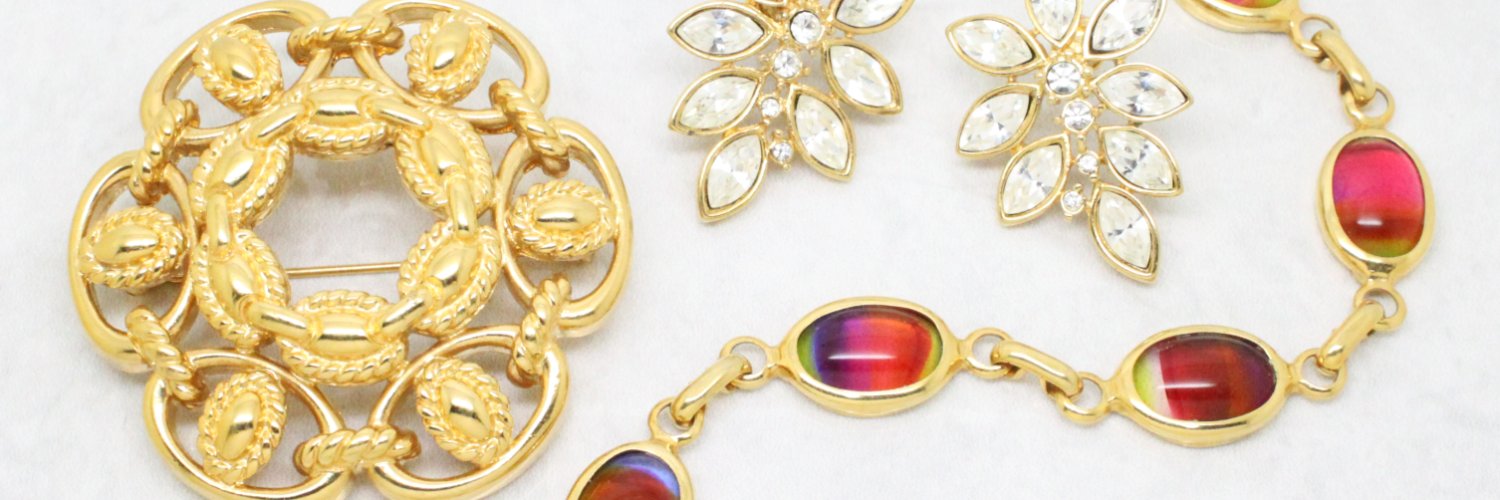 QueeniesBazaar's profile banner image