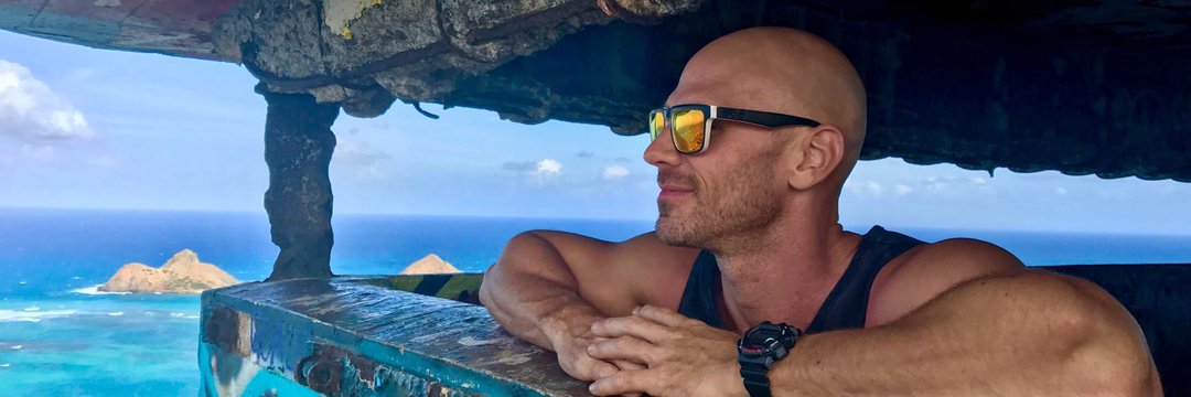 Brazzers'daki Kel Adam banner