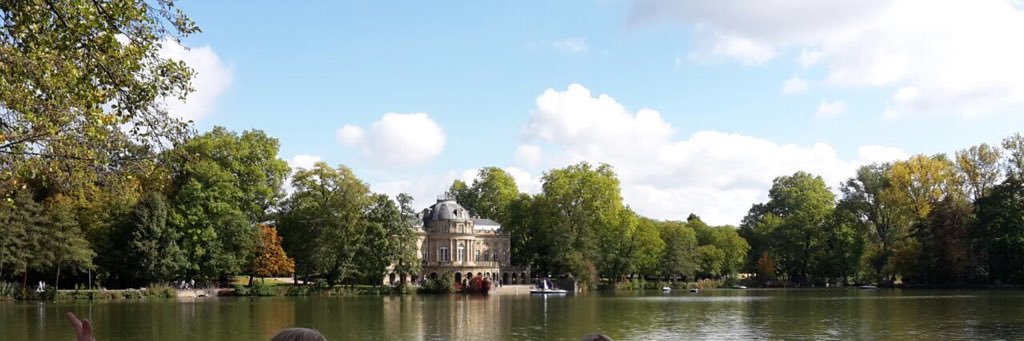 Louise Baker 🇬🇧🇩🇪🇪🇺 (she/ her) banner