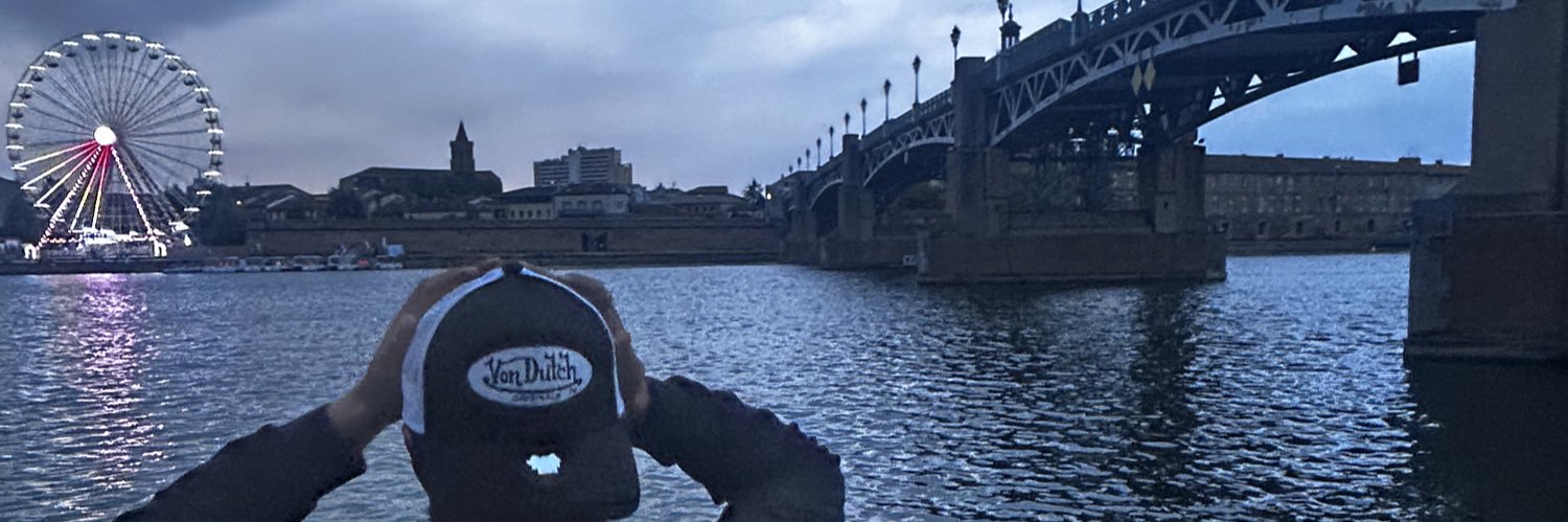 looocherr's profile banner image