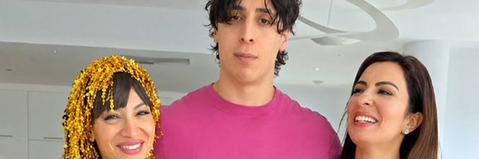 tootight4u1's profile banner image