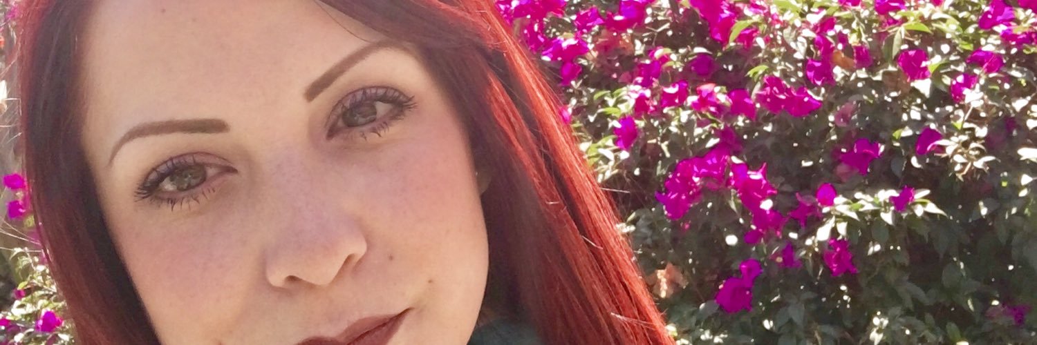 lorevlee's profile banner image