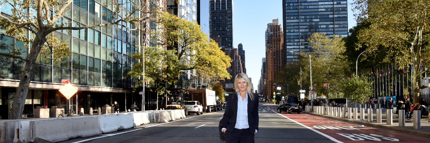 Lisa E. Laskaridis banner