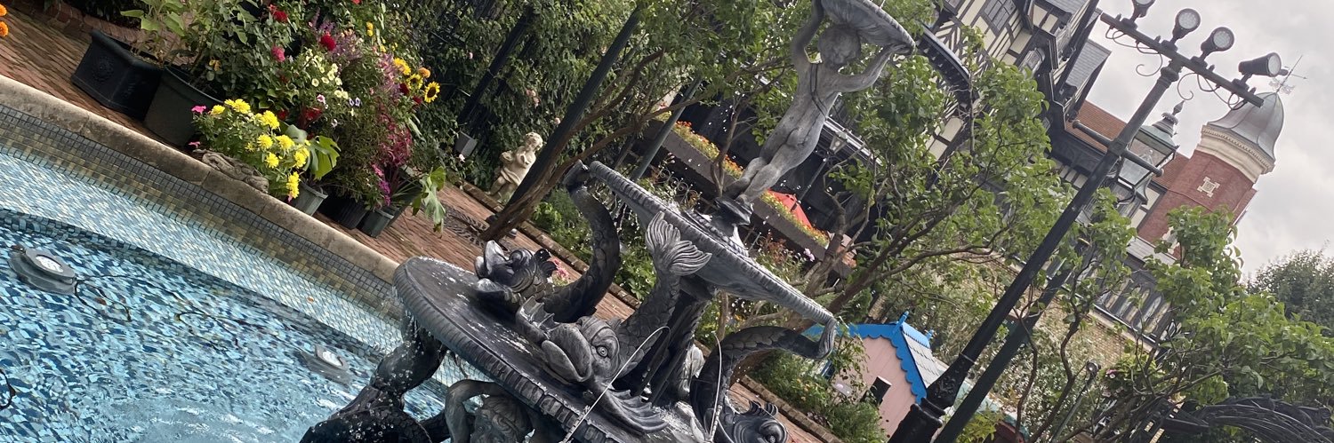 Moeee_8521's profile banner image