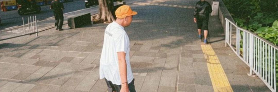 F banner