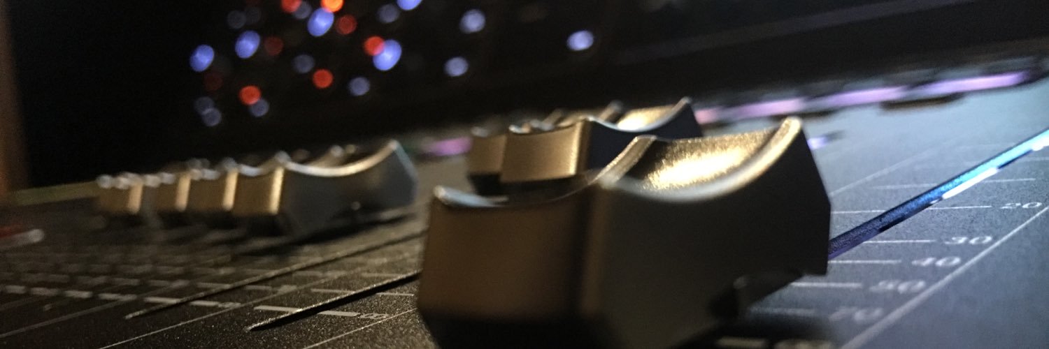 alfredoz's profile banner image