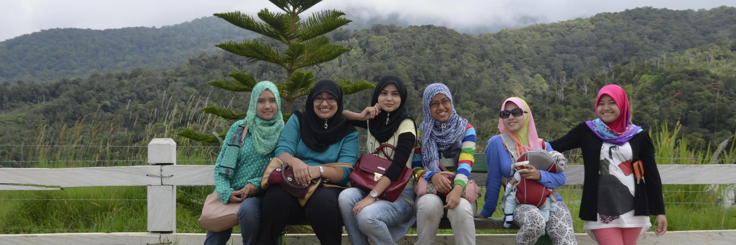 aaina_wardina's profile banner image