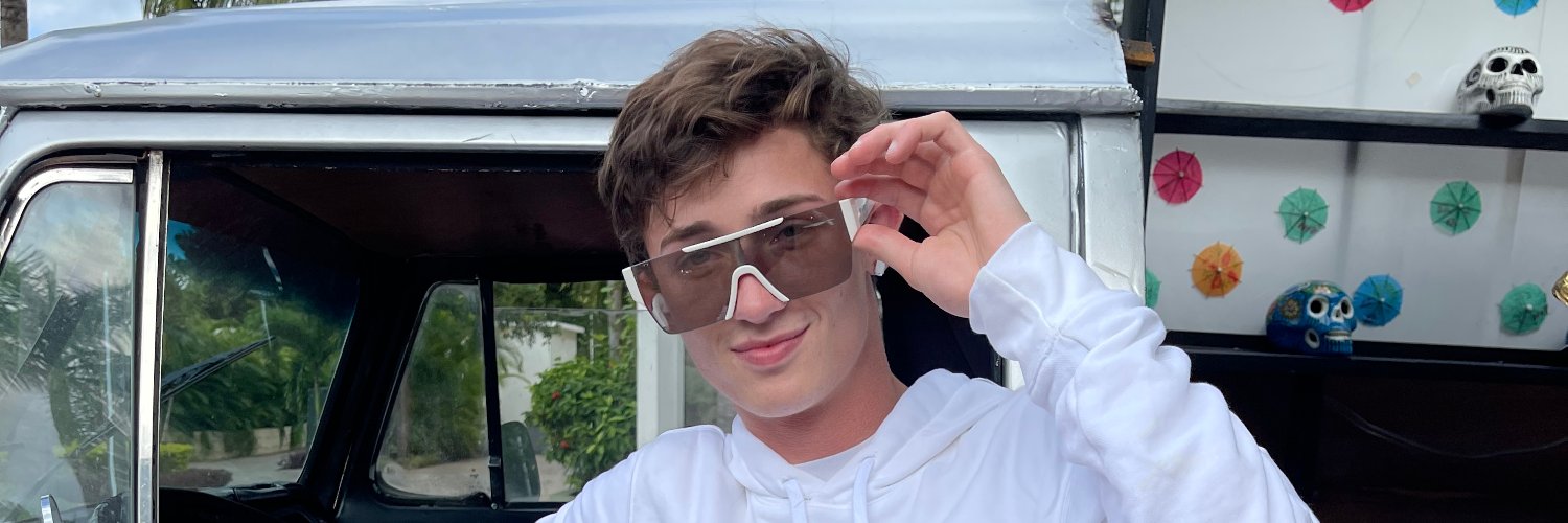 dashaaatooo's profile banner image