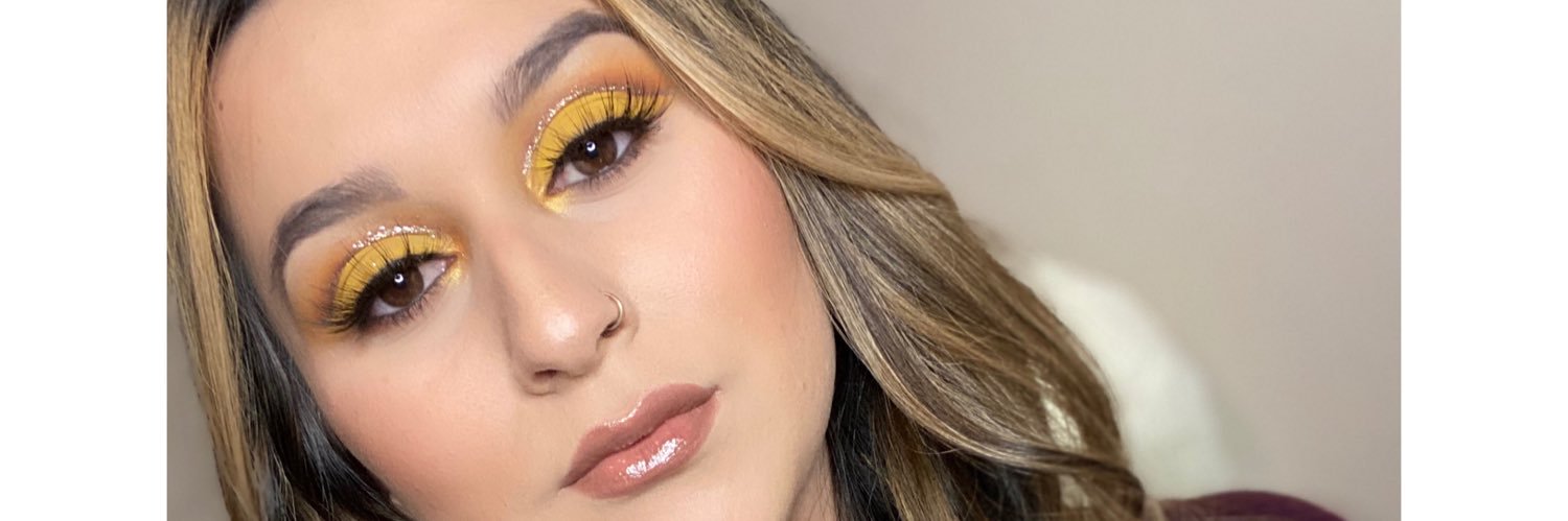 _adrianacasarez's profile banner image