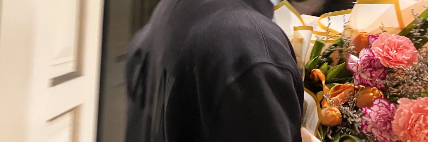 elainvrn's profile banner image