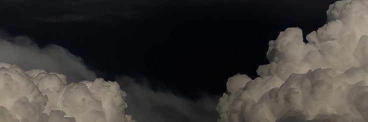 LariGarcs's profile banner image