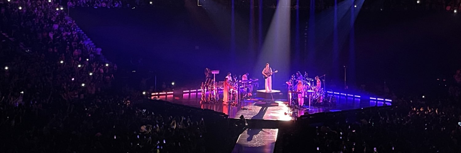 arianabreu_'s profile banner image