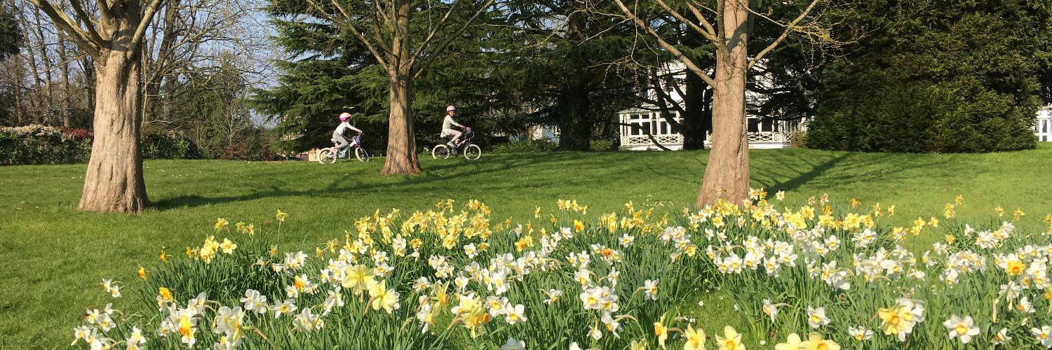 りり🇬🇧尖って愛される自分創りを応援する人 banner