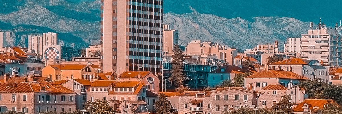 PetiteBlondine's profile banner image