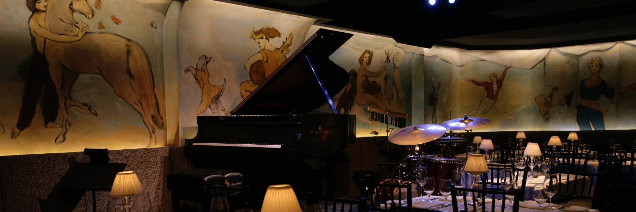 Café Carlyle banner