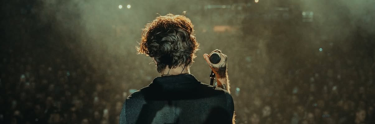 manonchf's profile banner image