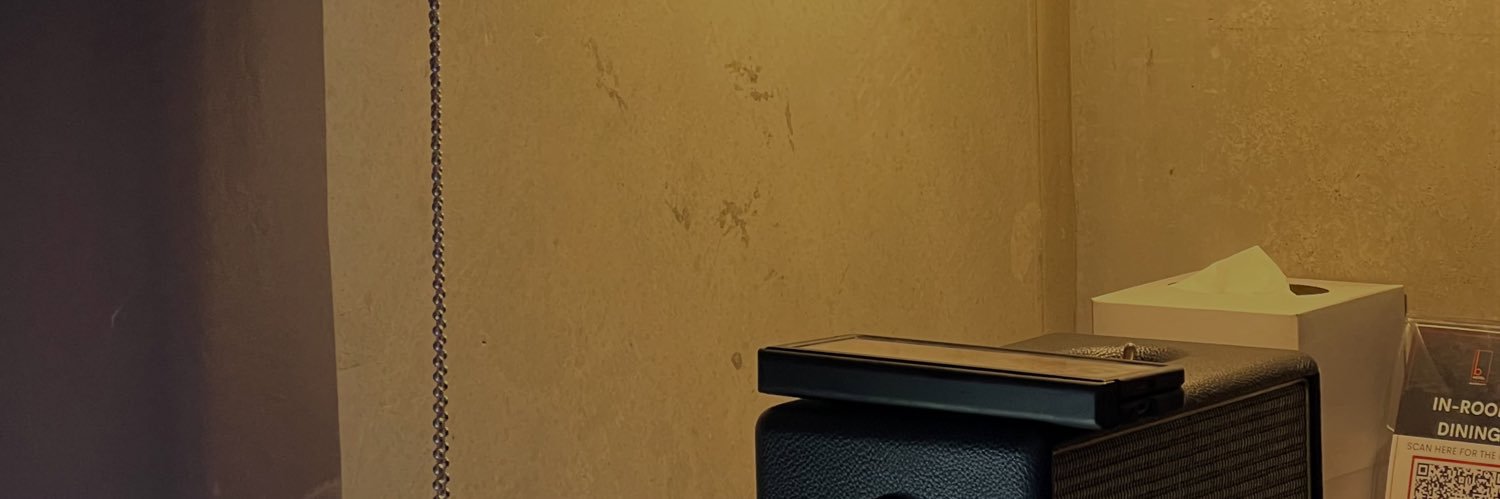 einaustee's profile banner image