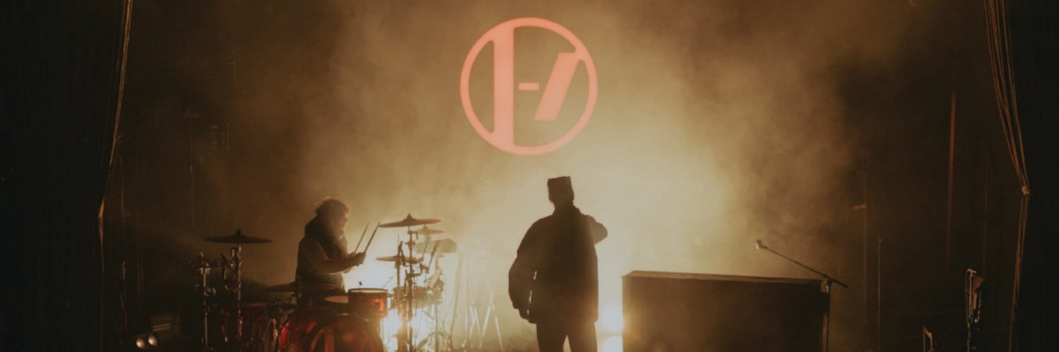 • banner