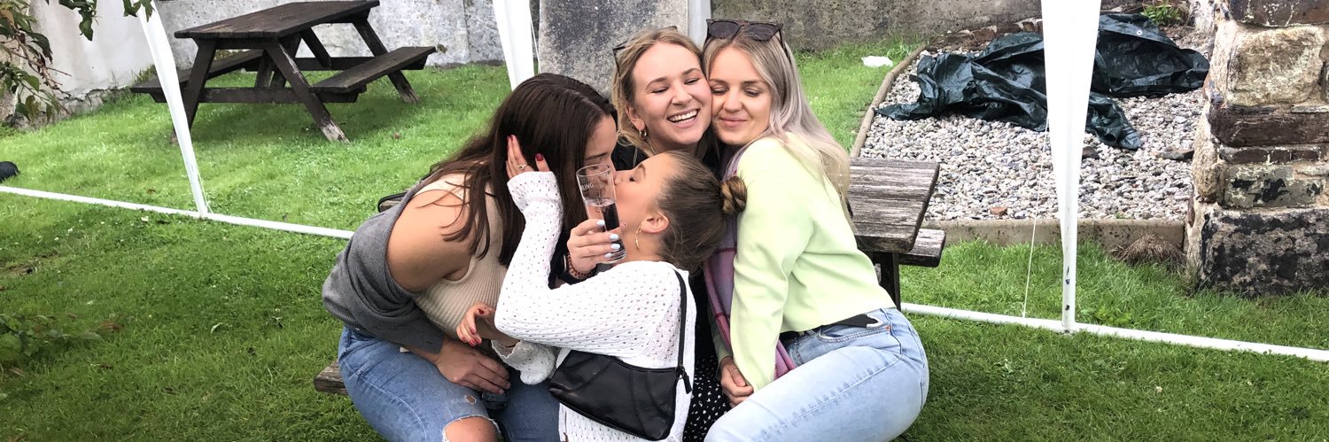_leahmolly's profile banner image