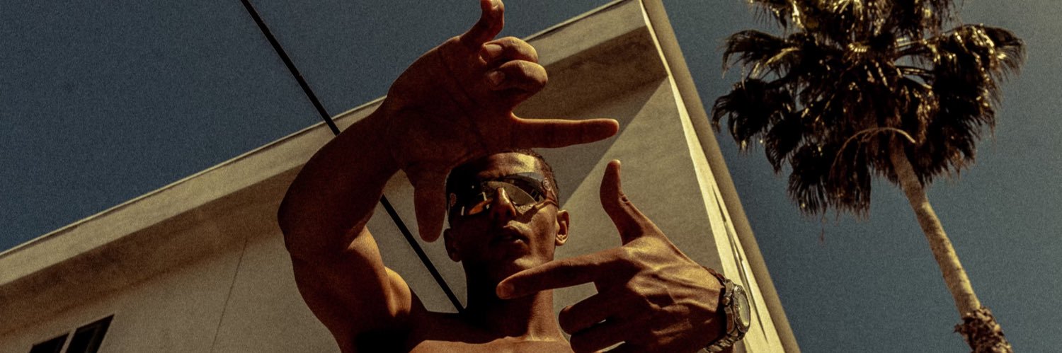 roanenknows's profile banner image