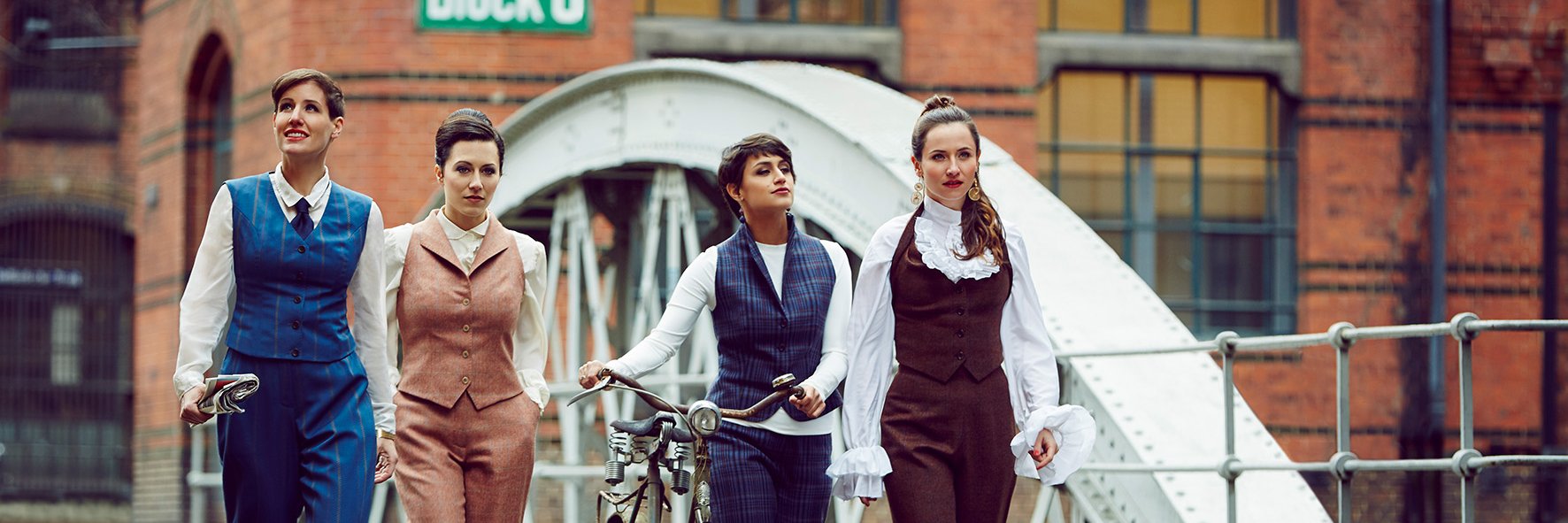 LesBruenettes's profile banner image