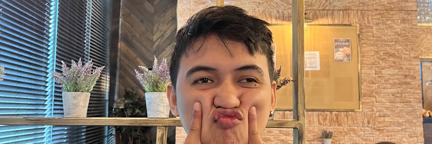 janicholeasis's profile banner image