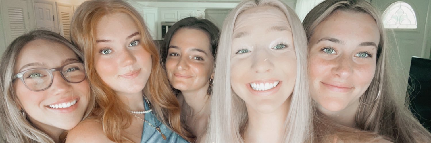 leahv222's profile banner image