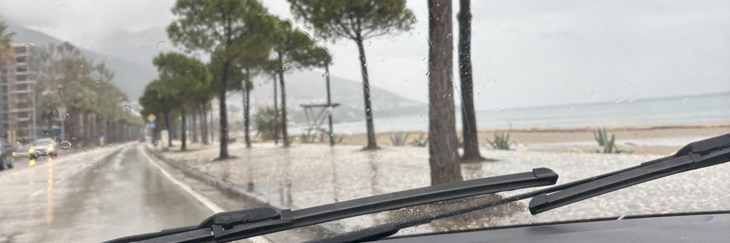 RiaBulla_'s profile banner image