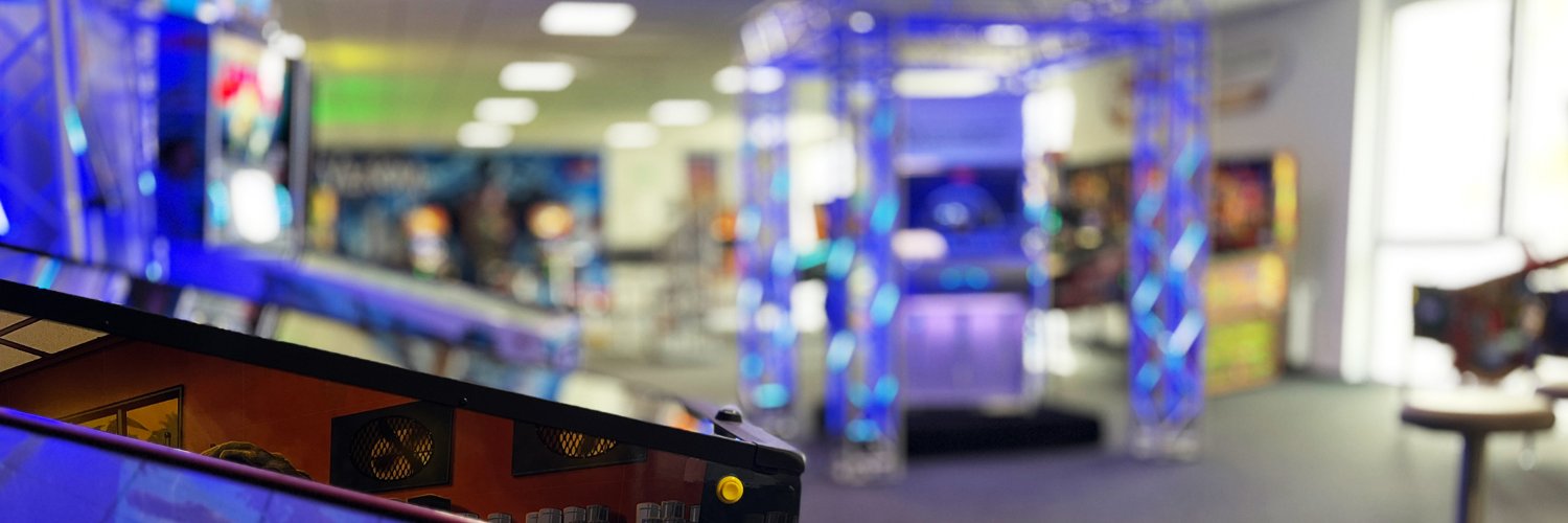 PINBALLUNIVERSE's profile banner image