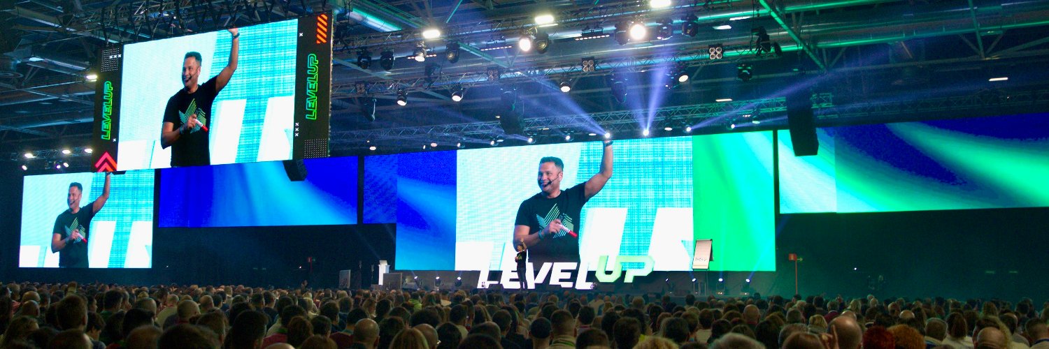 LEVEL UP Escuela de Negocios banner