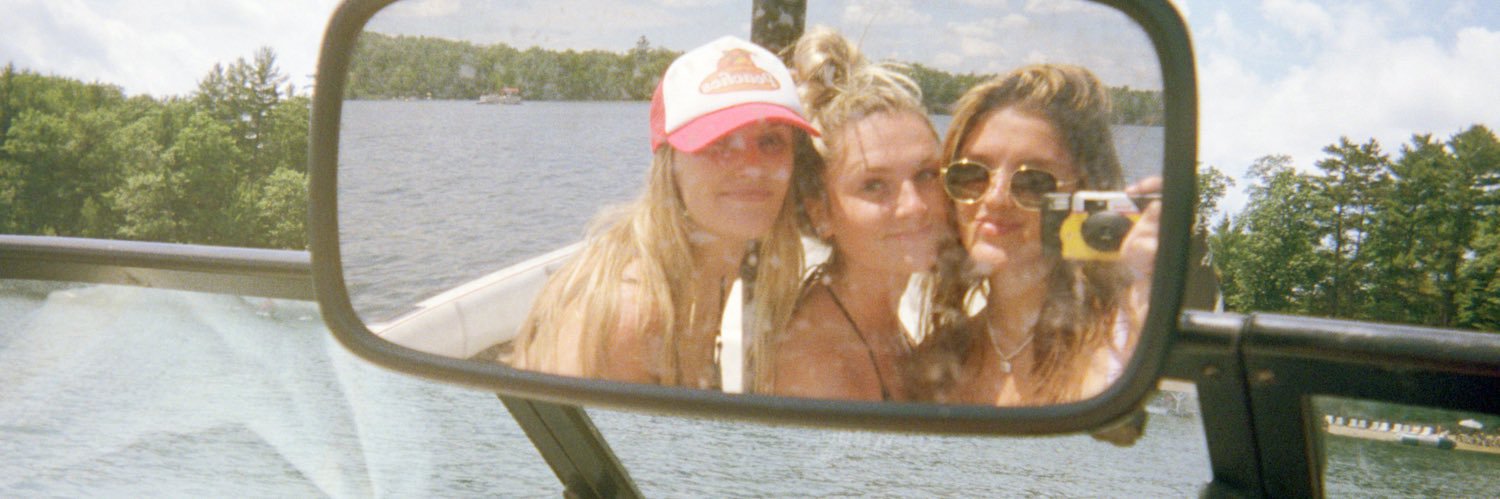carolineeroyer's profile banner image