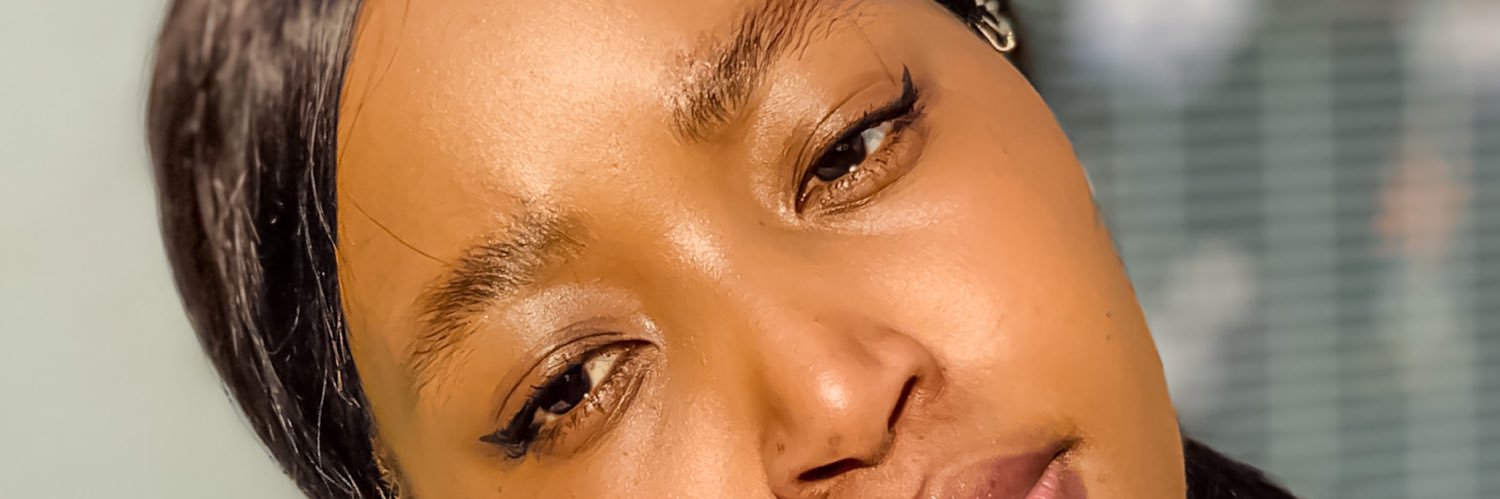 tumievee's profile banner image