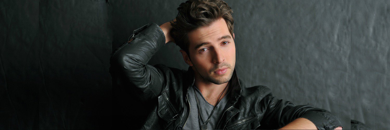 Roberto Aguire banner