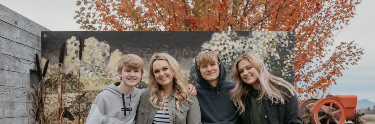 makenawithonen's profile banner image