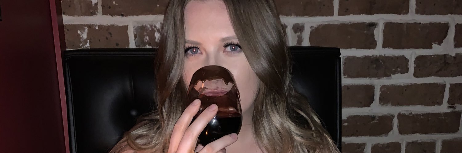 Tayhenney's profile banner image