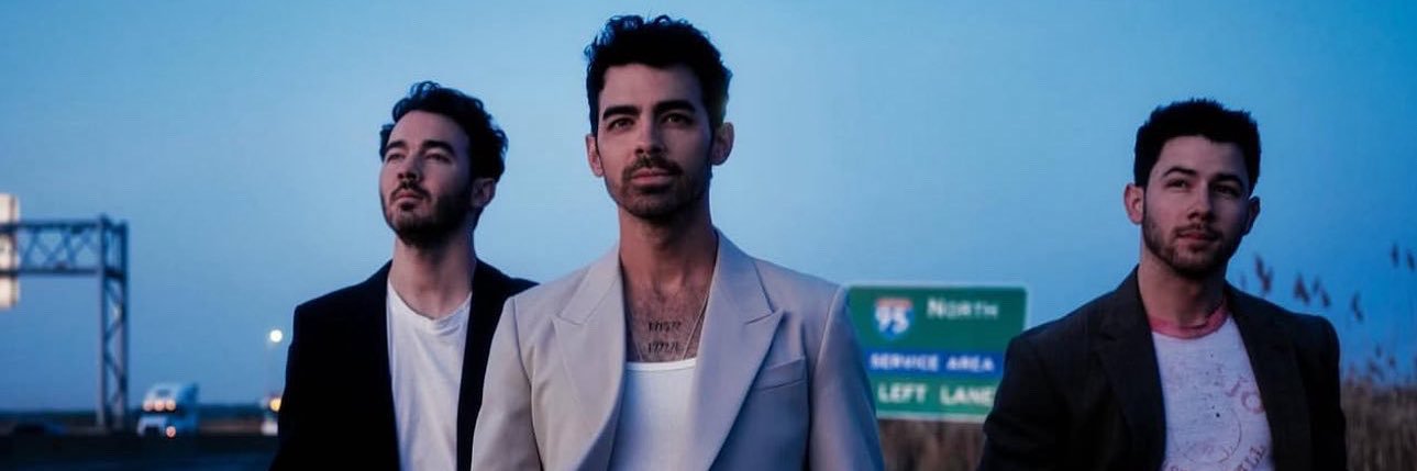 CauMore's profile banner image