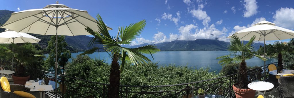 Sí banner