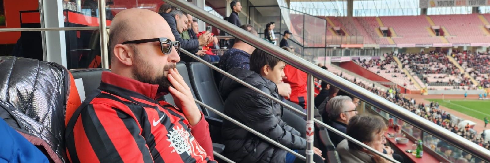 mustafa özcan banner