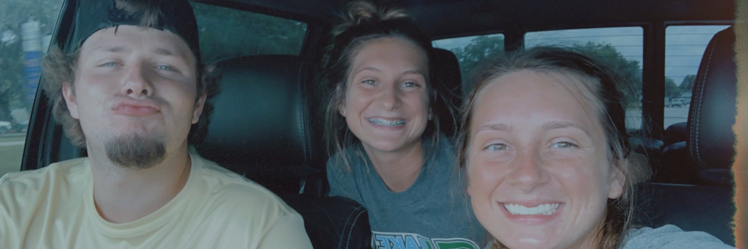 larahmichelllee's profile banner image