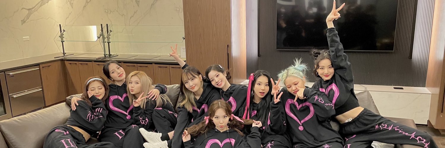pxulou's profile banner image