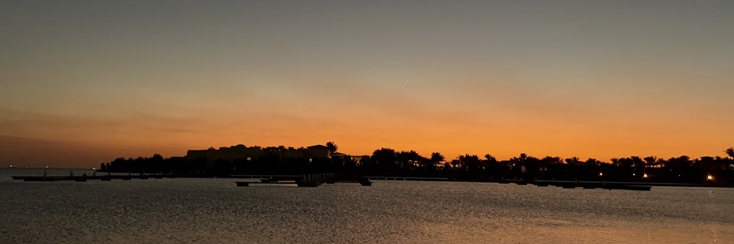 Y K banner